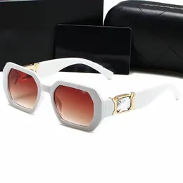 Toppkvalitetsdesigner solglasögon för kvinnor klassiska glasögon kvinnors modecykling strand solskyddsmedel UV400 med låda