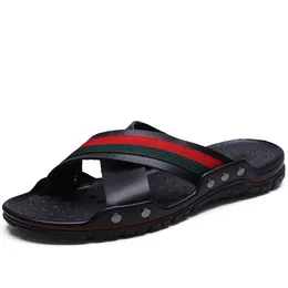 Summer Men tofflor Fashion Leather Cross Strap Beach Water Shoes Män högkvalitativa tofflor Sandaler Big Size 38-48