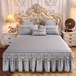 Säng kjol 3-delad spets säng högkvalitativ sängkläder solid icke-halk bomull vadderad täcker dubbel drottning säng med kuddar 230330