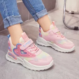 Meninas atléticas ao ar livre MENHAS PINHACIDADE MESH DESLIDADES DE CRIANÇAS SAPATOS ESPORTIVOS 2023 CORAÇÃO DEENCIDO PRINCESS PRINCESS CARTO LOOP SAPATOS CASUAIS DE CRIANÇAS W0329