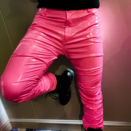 Mäns jeans 10 färgdräkter pu pant erkek olon mode veckade byxor nattklubb streetwear shinny sexig läder 230330