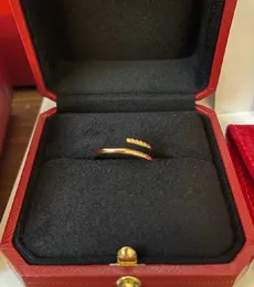 Love Ring Högkvalitativ designer Ring Nail Ring mode smycken man vigsellöfte ringar för kvinna jubileumspresent
