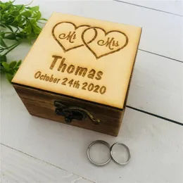 선물 랩 랩 레트로 나무 개인 보석 상자 MR Mrs Custom Engraved Wedding Kiefsake Wooden Ring Holder 선물 용품 1