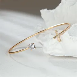 Urok bransoletki żeński okrągły krzyż cyrkon dla kobiet złoty kolor biały kryształ otwarty regulabowana bransoletka ślub ślubna biżuteria