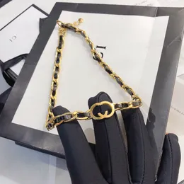 Kolye Kolyeler Tasarımcı Hediyeleri Kolye Altın Kaplama Siyah Kadınlar Uzun Zincirleri Seviyor Vintage Tasarım Mücevher Mektubu Kolye Parti Aile Halat Zinciri Kutu