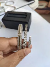 Silvermomentdesigner Solid Gold Tennis Bangle Luxury Armband Borrning Märke mode diamant smycken för män kvinnor fest bröllop vardagliga tillbehör gåvor