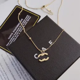 Womens Gold Pendant Necklaces Brand Jewelry Necklace Women Gifts Love Necklace Vintage Couple Party Long Chains Springtime celtic Designer Jewelry Chains Witn Box
