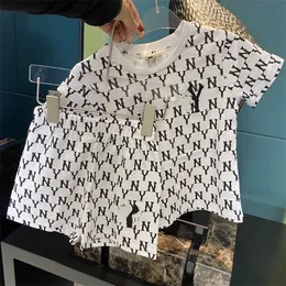 Conjuntos de roupas de verão conjunto de duas peças para homens e mulheres da série Bear roupas infantis manga curta T-shirt shorts algodão puro com elementos de moda tamanho 90cm-160cm B05