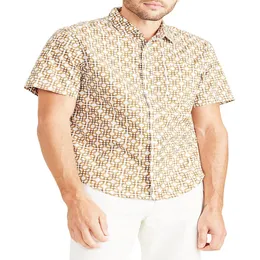 Men is Regular Fit Casual Button-Down Shirt with Short Sleeves