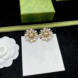 Pearl Charm Coldings Designer kolczyki dla kobiety 925 Srebrne igły kolczyki mosiężne masy biżuterii