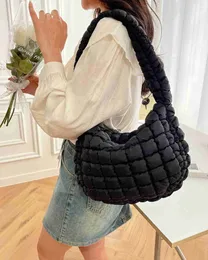 Stylisheendibagsショルダーバッグ女性用女性用のキルトの軽量ナイロンハンドバッグ大きなパッド入りソフト財布用