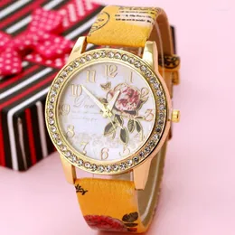 Zegarstki renogio feminino moda róża kwiat zegarki kobiety graffiti skórzany pasek kwarcowy Kryształ Kryształ