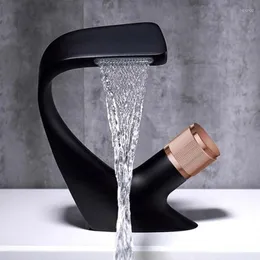 Zlew łazienki krany mttuzk Kreatywność minimalistyczny styl solidny mosiądz mosiądz Chrome Basen kran matowy czarny wodospad zimny mikser