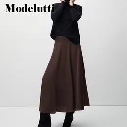 Abiti Modelutti 2022 Nuova Primavera Autunno Moda Elegante Gonna lunga in raso di colore solido Semplice Casual Temperamento Gonna Bottoms Donna