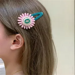 Tasarımcı Kız Saç Klipler Ayçiçeği Kids Saç Pençeleri Retro Barrettes Bayanlar Basit Kişilik Lüks Mektubu Saçclip Moda Saç Aksesuarları 2 Renk