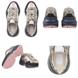 Designer Rhyton Sapatos Multicolor Sneakers Men Mulheres Treinadoras Vintage Chaussures Plataforma diária Sneaker Strawberry Mouse Shoe Simplicity