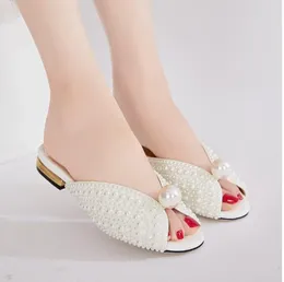 2023 Yaz Prenses Beyaz İnciler Sandalet Kadın Moda Peep Toe Lady Slaytlar Kadın Terlik Büyük Boyut 35-42