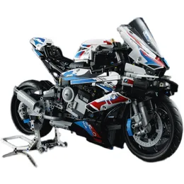 Technik M 1000 RR 42130 Soldier Legp Model Building Kit With 