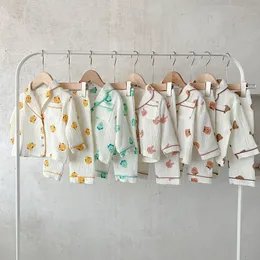 Piżama ubrania topowe dla dziecka 0-3 lata Born Boy Girl Długie rękaw z kreskówek od druku dla zwierząt bawełniana piżama zestaw odzieży domowej Sui garnitur 230503