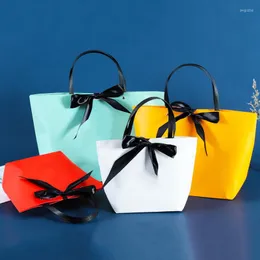 리본 활 활 재활용 웨딩 쇼핑 핸들 의류 화장품 보석 포장을 가진 선물 랩 종이 가방