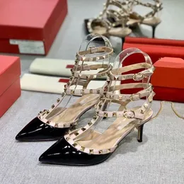 Sandali di marca donne con tacchi alti rivetti scarpe da sposa estate vera cuoio tallone sottile 6 cm 8 cm da 10 cm scarpe puntate con sacchetto di polvere rossa 35-44