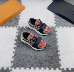 デザイナースニーカー子供男の子用のベビー幼児靴