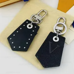 Toppdesigner Lock Keychain Senaste stil Gradient Färg Keychains Färgglada väska Pendant Car Key Chain Letter V 5555