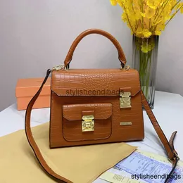 Totes 23SS Metis Donna Luxurys Designer Totes Borse Pochette Borsa a mano Pelle verniciata coccodrillo Impronta Fiori Borsa a catena con patta dorata Messenger Portafogli da donna