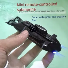 Decorações tanque de peixes mini controle remoto sem fio submarino simulação à prova dwaterproof água lancha carregamento decoração do tanque de peixes acessório de aquário