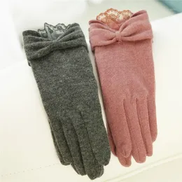Five Fingers Luvas 2023 Mulheres de inverno lã de lã única Camada de pulso Lace elegante Bowknot Thermal Lady Glove T117