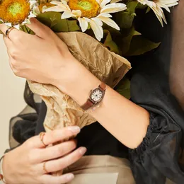 Women Watchhigh Jakość projektant luksusowa nowa sieć nowa sieć czerwona zegarek mały wiadra wino prosta lekka luksusowa studenci styl
