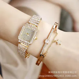 Нарученные часы 2023 Женская кварцевая столовая столовая вода с бриллиантами ювелирные украшения квадрат простые часы мода маленькая