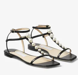 2023 Summer Amari Sandals Shoes Latte Nappa Latte Flats with Pearls Crystal Sovelishing Dress Lady Lady Gladiator White Black EU35-43