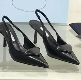 Дизайнерские женские насосы Треугольники Сандалии Леди Лето Новый Сказочный стиль Уэйное пальцем на шаинг 3,5 см высокие каблуки на каблуках.