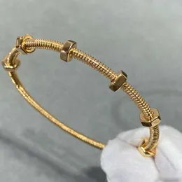 Thin Nail Big Bangle Designer för Man Gold Plated 18k för Woman T0p Officiella reproduktioner Varumärkesdesigner Europeisk storlek Lyxig gåva för flickvän 022 B