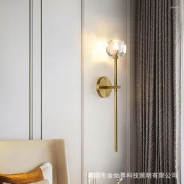 Wandleuchte Nordic Copper Simple Wohnzimmer TV Hintergrund Schlafzimmer Nacht Treppe Modern Light Luxury Single Head Crystal