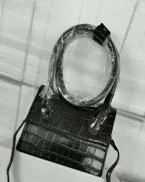 Diesels designer torba na ramię z pudełkiem Włochy moda klapka jingle torba rączka damska klapa luksusowa torebka Nappa swobodne sprzęgło Unikalna torba na pasek 20 cm 14cm002
