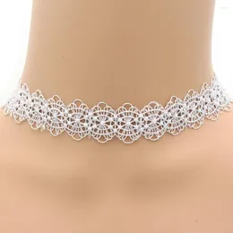 Łańcuchy gotycki naszyjnik choker koronkowy aksamit