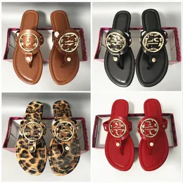 Kadınlar için lüks marka sandaletleri flip flop terlikleri yaz gerçek deri klasikler nefes alabilen sandaletler düz ayakkabılar açık yaz plajı gündelik ayakkabılar 35-43
