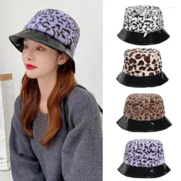 Berets Woment Winter Fuzzy Plush Leopard Bucket Hat Faux Paux Leather Leath