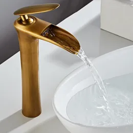 Rubinetti per lavabo da bagno Lavandino in rame massiccio Miscelatore in ottone anticato Rubinetto a cascata Freddo Maniglia singola Deck Mounted per lavabo / Bagno