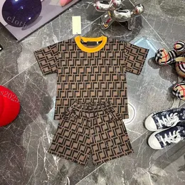 子供服女の子デザイナースカートと O ネックシャツセット女の赤ちゃん服子供トラックスーツフルレター夏服子供トップ Tシャツとショーツ