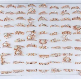 Kronen-Elchrotwildzirkon Nachahmungsperlen-Ring-Mischart-Größen-Goldfrauen-Art und Weiseschmucksachen