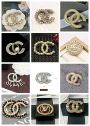 20Syle Classic Fashion Märkesdesigner Leer Pins Brosches Women Crysal Pearl Brosch Sui Pin Wedding Pary Jewerlry Accessories