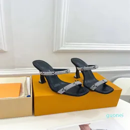 Tasarımcı -İmali ışıltı sandalet 2023 kadınlar ışıltı sandal moda yaz tasarımcısı yüksek kaliteli derma topuk yüksekliği 6.5cm 9.5cm kare matkap sandal boyutu 35-41