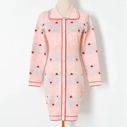 Freizeitkleider Pink Sweetheart Jacquard Knit Sweate Dress Damen 2023 Revers Einreiher Langarm Strick Mini Pencil