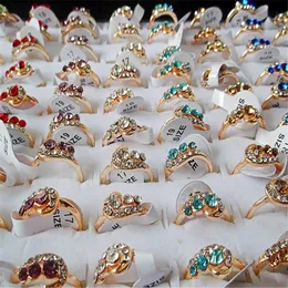 Pierścienie zespołu Qianbei biżuteria mody złota kolor Women Hurtowa mieszana 50pcs partie prezenty imprezowe 230506