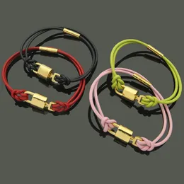 Gioielli firmati Lucchetto in oro Bracciali in pelle nera per donna Uomo Bracciale con ciondoli rosa rosso Cinturino a mano Motivo floreale Logo Timbro Stampato Regalo di moda