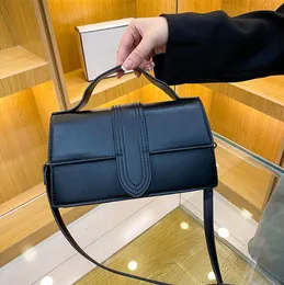Borsa da donna di design 2023 primavera nuova borsa a tracolla portatile lunga moda tinta unita
