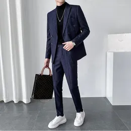 Ternos masculinos 2023 Trend Trend Casual Bonito conjunto de duas peças Vestido de noiva britânico masculino Blazer azul de terno 2Y2875